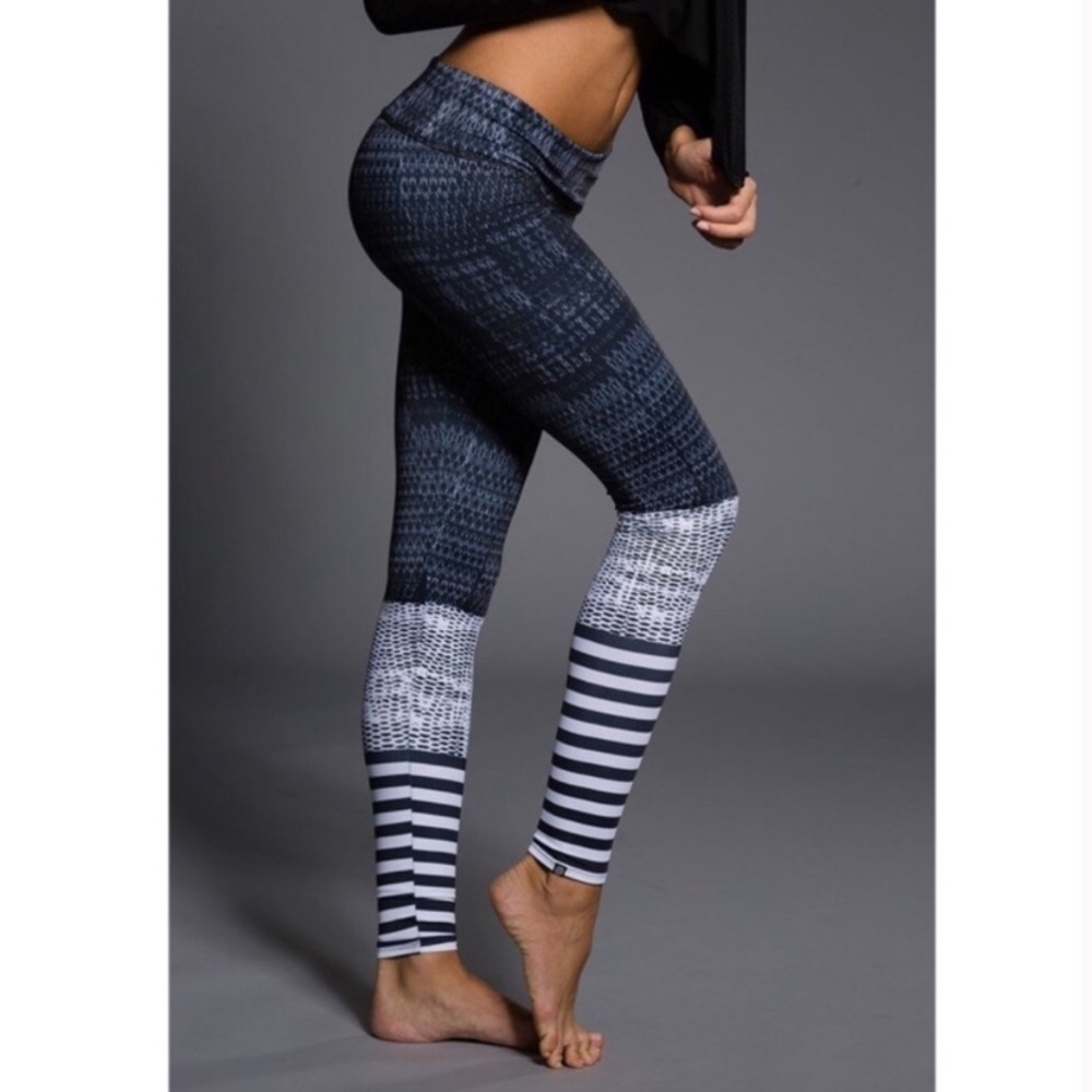 Onzie Printed Leggings Graphic Levels Size XS